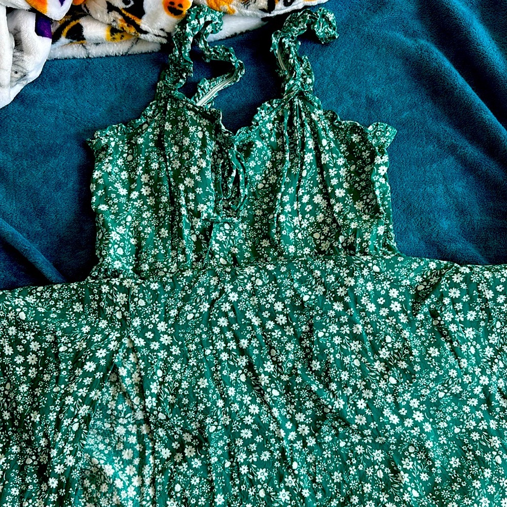 Harlow & Rose green dress Md.
